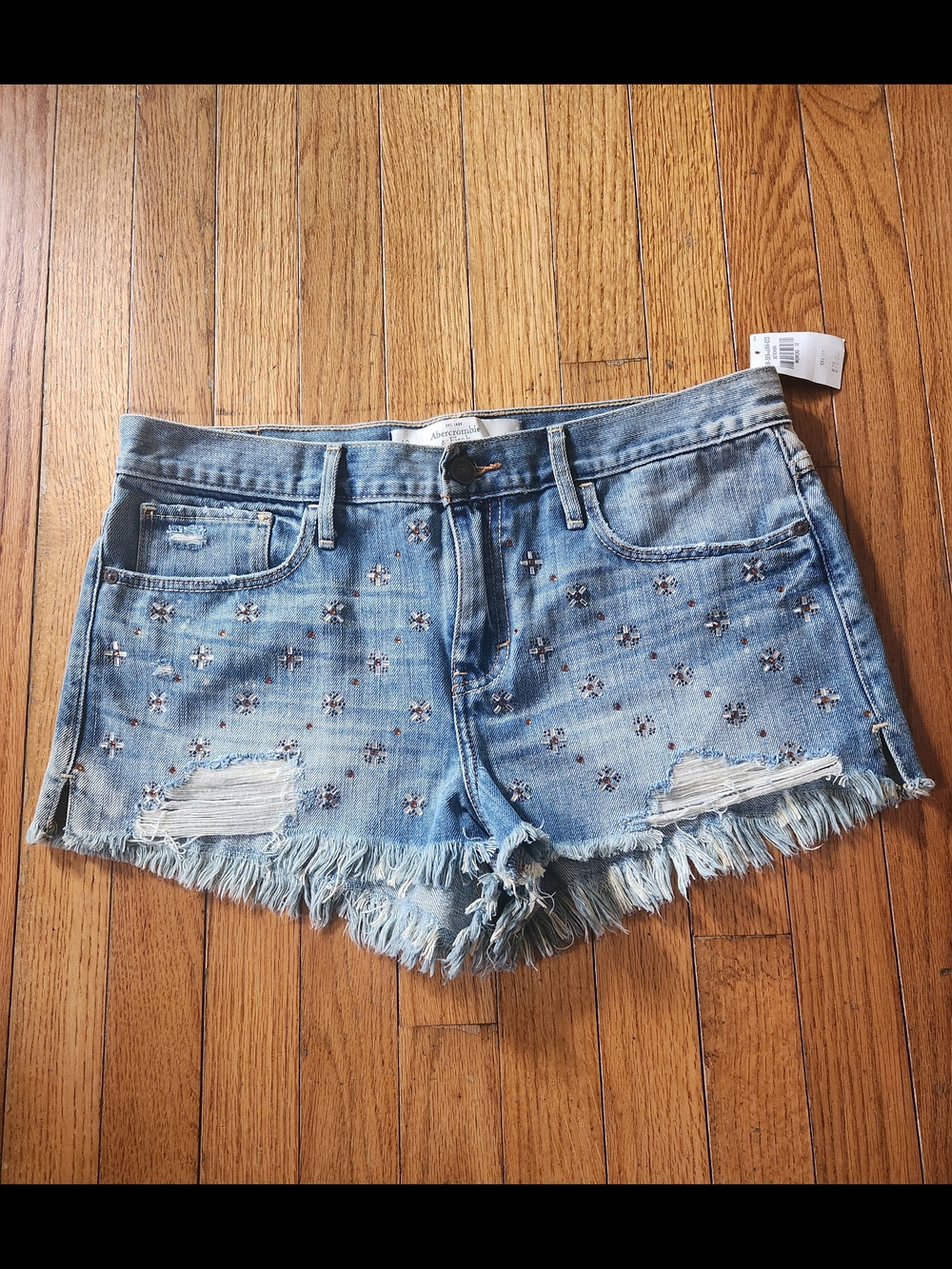 NWT Abercrombie & Fitch Beaded Embellished High Rise Denim Shorts – Size 10 / 30